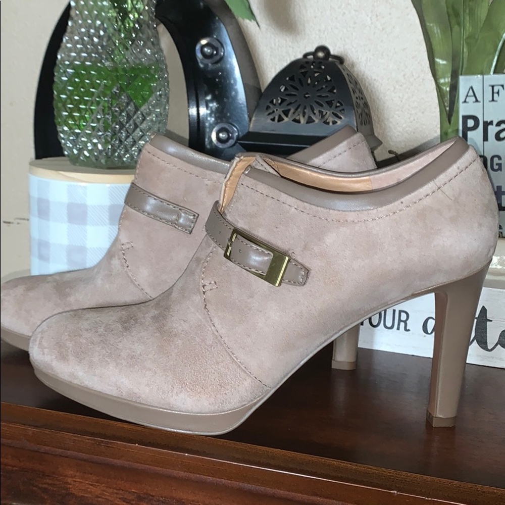 Franco’s Sarto tan buckle front leather heeled booties size 8 NWOT